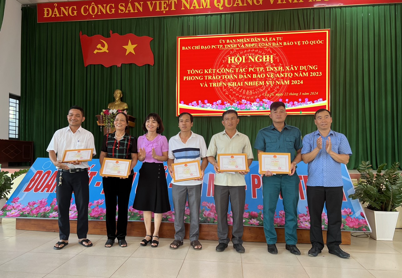 khen thưởng